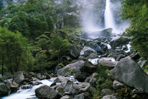 LBK709-8892-Wildromantische-Stimmung-beim-Wasserfall