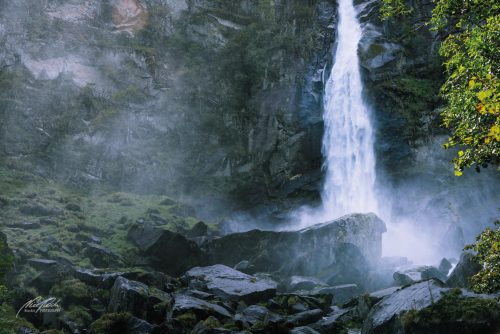 LBK709-8895-Ungezaehmter-Wasserfall